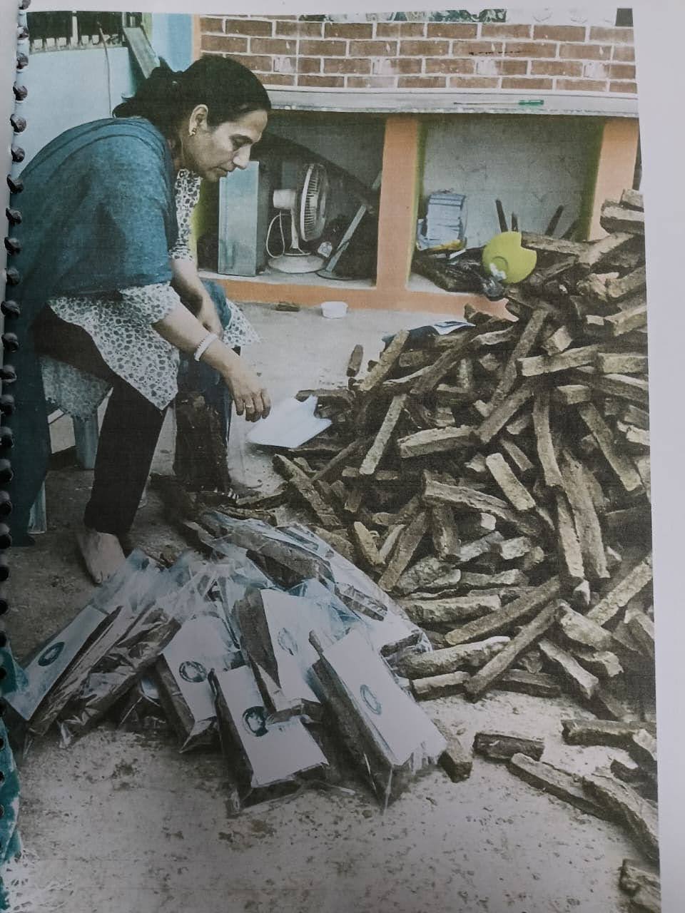 Cow-dung logs for havan